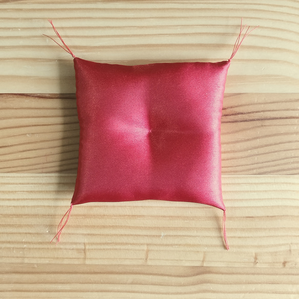 ミニ座布団　金・銀 ・赤・白・黒 / 受注生産 / 招き猫用 / だるま用 / サイズダウン可能 7枚目の画像