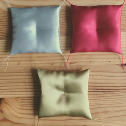 ミニ座布団　金・銀 ・赤・白・黒 / 受注生産 / 招き猫用 / だるま用 / サイズダウン可能 4枚目の画像