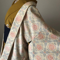 袷長羽織 正絹ふし結城紬 クリームイエロー地に繊細な草花モチーフの