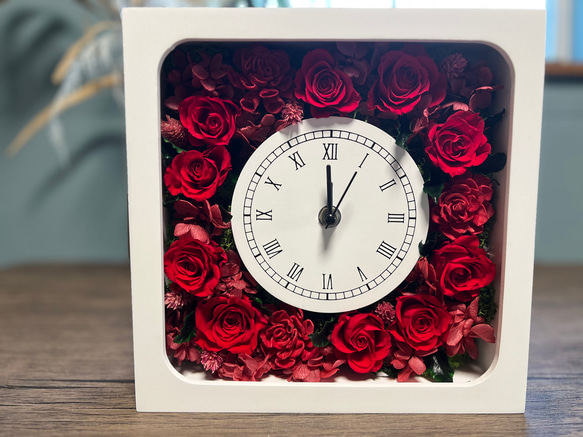 【送料無料】　プリザーブドフラワーのお花がいっぱい詰まった可愛い時計　プリザーブドフラワー　時計　花時計　白赤バラ　 14枚目の画像
