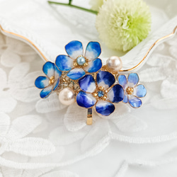 ロイヤルブルー Nemophila 青空の花 ＊ ネモフィラ ＊ ポニーフック コットンパール bijoux glass 3枚目の画像