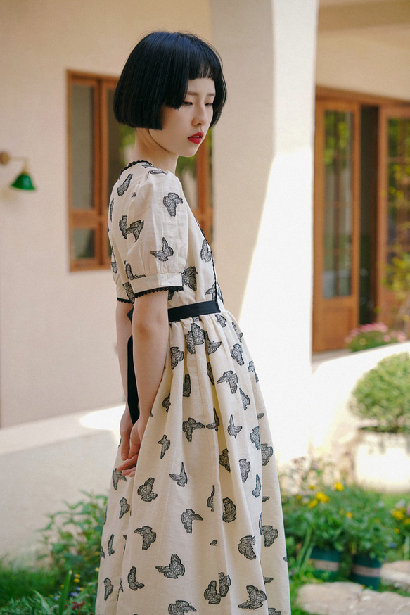 棉白色提花 法式少女蝴蝶仙子印花V領洋裝 含防透光裡布連身裙 第9張的照片