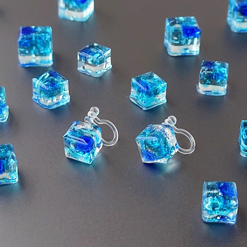 日本／琉球ガラス】小ｻｲｽﾞ琉球ガラスの涼やかイヤリング・ピアス