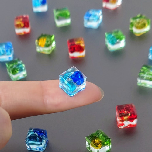 日本／琉球ガラス】小ｻｲｽﾞ琉球ガラスの涼やかイヤリング・ピアス