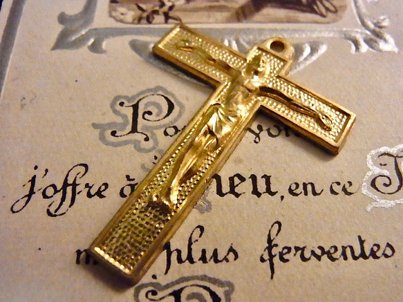 フランス ヴィンテージ デッドストック 金メッキ クロス 3種 キリスト 十字架 チャーム ルルドの泉① 4枚目の画像