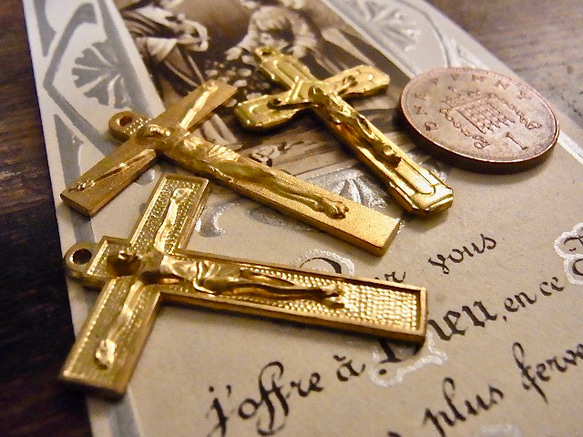フランス ヴィンテージ デッドストック 金メッキ クロス 3種 キリスト 十字架 チャーム ルルドの泉① 3枚目の画像
