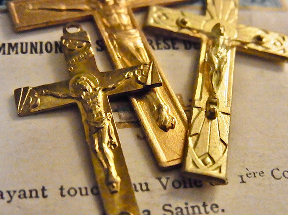 フランス ヴィンテージ デッドストック 金メッキ クロス 3種 キリスト 十字架 チャーム ルルドの泉② 7枚目の画像