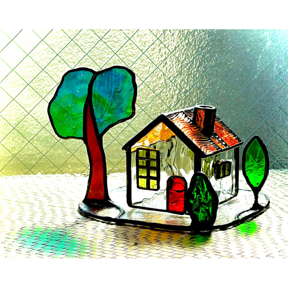 大きな木のあるお家　アンバー色の屋根 2枚目の画像