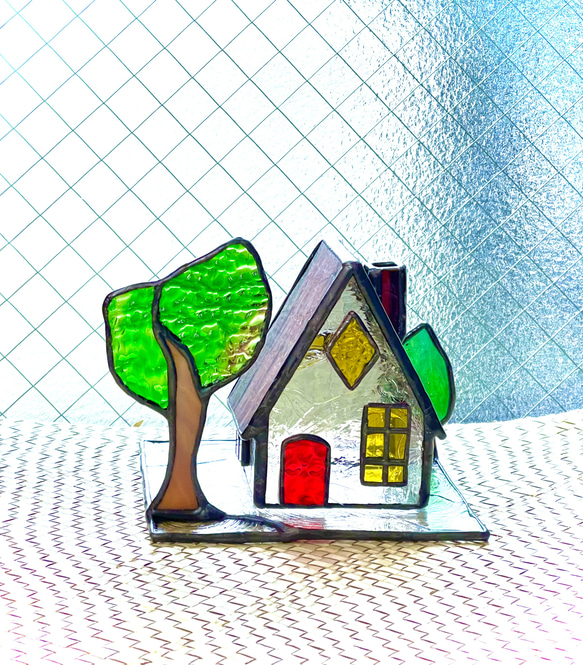 赤い屋根のハウス　菱形の窓 3枚目の画像