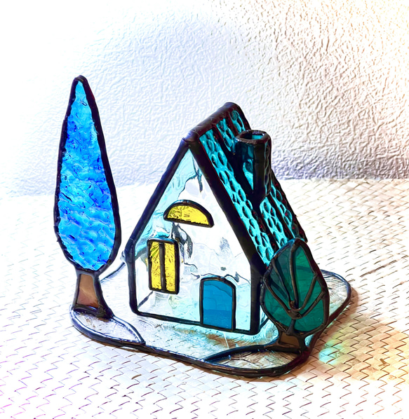 ターコイズブルーの屋根のハウス 1枚目の画像