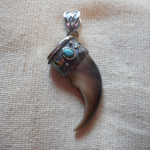 ベアクロウ ペンダント ハチタターコイズ ペンダントトップ 宇宙の