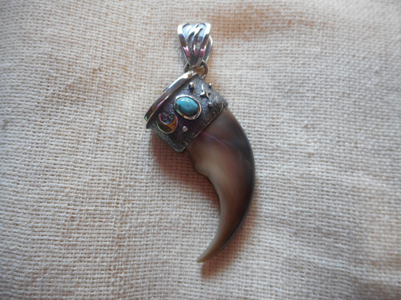 ベアクロウ ペンダント ハチタターコイズ ペンダントトップ 宇宙の