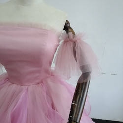 免運費！可愛的淺粉色連衣裙 出眾的時尚感 短款長裙 柔軟的層疊薄紗裙 第2張的照片