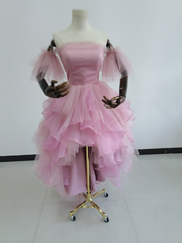 免運費！可愛的淺粉色連衣裙 出眾的時尚感 短款長裙 柔軟的層疊薄紗裙 第9張的照片