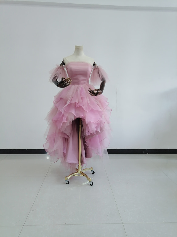 免運費！可愛的淺粉色連衣裙 出眾的時尚感 短款長裙 柔軟的層疊薄紗裙 第8張的照片