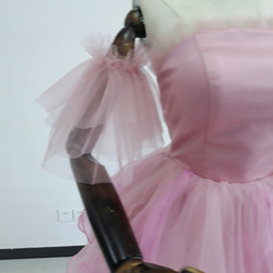 免運費！可愛的淺粉色連衣裙 出眾的時尚感 短款長裙 柔軟的層疊薄紗裙 第4張的照片