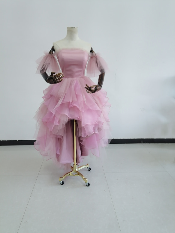 免運費！可愛的淺粉色連衣裙 出眾的時尚感 短款長裙 柔軟的層疊薄紗裙 第7張的照片