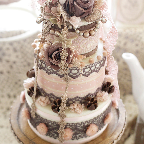 限定商品　ストロベリー×チョコの3段ケーキ　フェイクケーキ　プリザーブドフラワーアレンジメント　グラスドーム　プレゼント 5枚目の画像