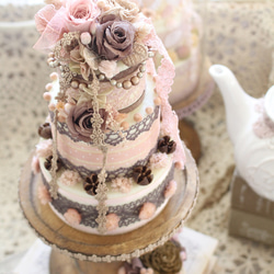 限定商品　ストロベリー×チョコの3段ケーキ　フェイクケーキ　プリザーブドフラワーアレンジメント　グラスドーム　プレゼント 7枚目の画像