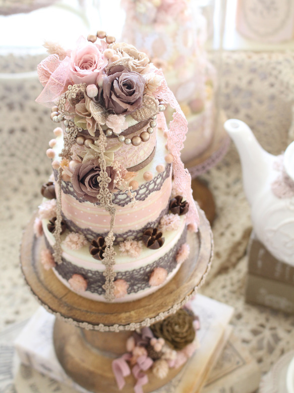 限定商品　ストロベリー×チョコの3段ケーキ　フェイクケーキ　プリザーブドフラワーアレンジメント　グラスドーム　プレゼント 7枚目の画像
