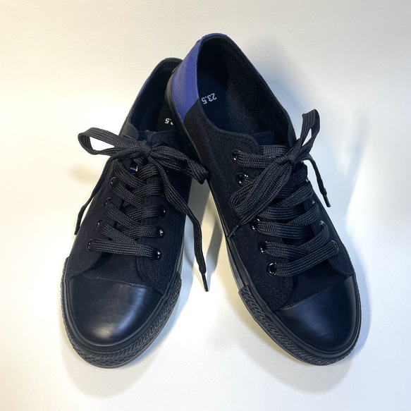 雙色低幫運動鞋（全黑 x 啞光海軍藍）22.0cm〜30.0cm 第2張的照片
