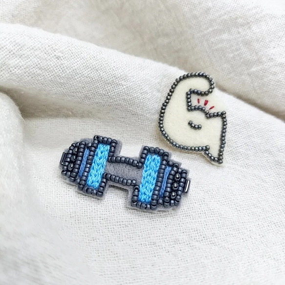 音楽家ビーズ刺繍ブローチ レシピNo.KR0946 エンブレム風ビジュー刺繍ブローチ – 貴和