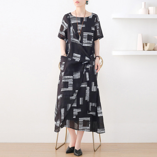 レトロモダンな幾何学柄ワンピース ブラック ワンピース Weaver's 通販