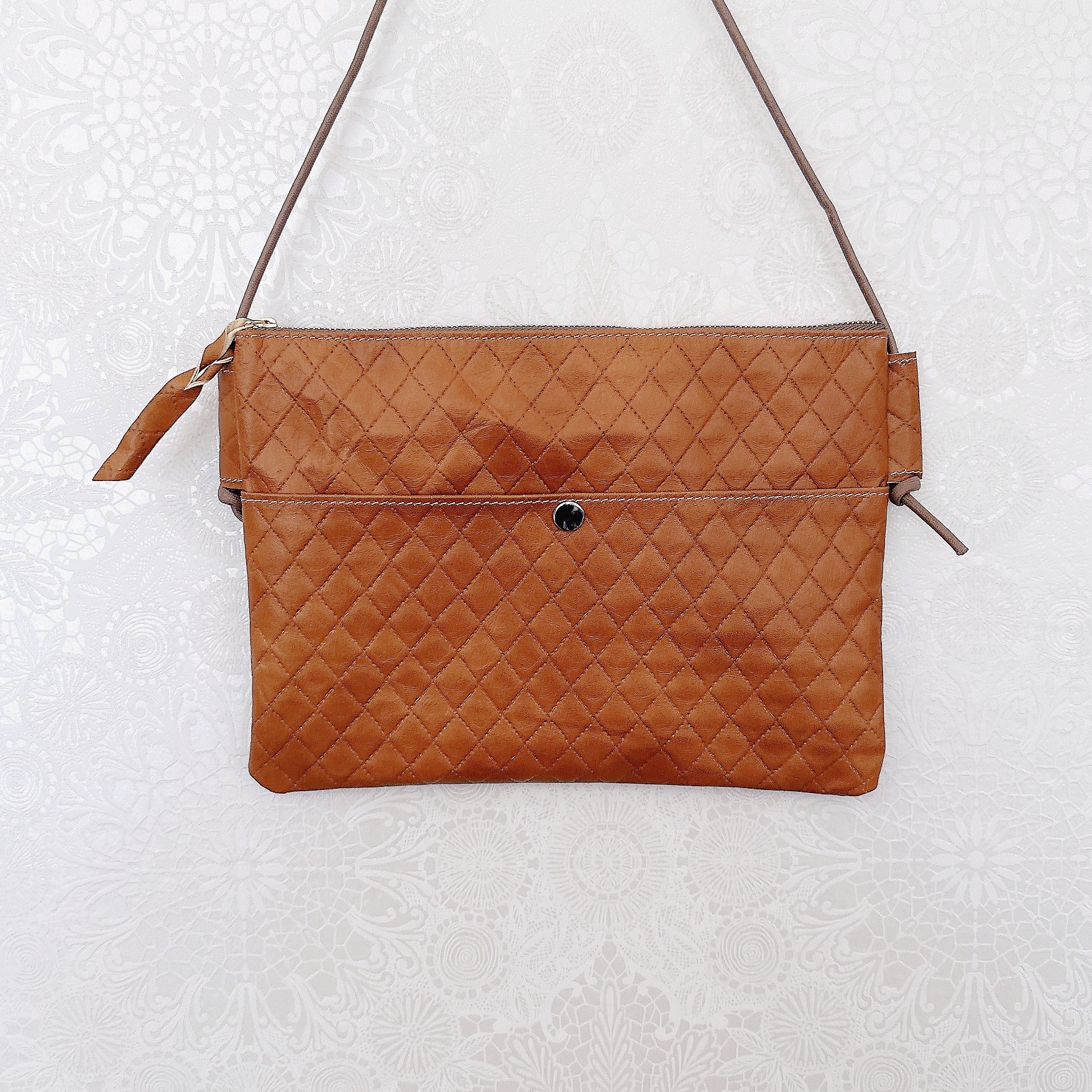 横長 サコッシュ 本革 とっても柔らか 軽量 キルティング キャメル