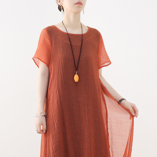 エアリーな透け感素材のワンピース 裏地付き オレンジ ワンピース