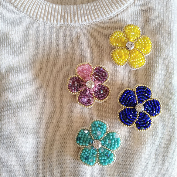 葡萄色　お花のビーズ刺繍ブローチ＊ＡＹＡ工房 5枚目の画像