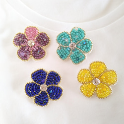 イエロー　お花のビーズ刺繍ブローチ＊ＡＹＡ工房 3枚目の画像