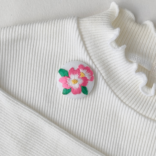 ハナミズキのミニ刺繍ブローチor刺繍ヘアゴム 花水木 ブローチ