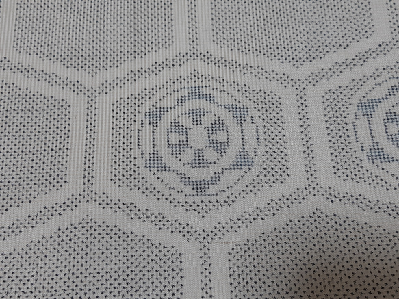 ワンタッチ着物　くらわん着物　正絹紬リメイク　本場白大島紬亀甲文様 また 身長 体重を備考欄にお書きください 幅出し 詰め等の寸法直しは致しておりません ご了承下さい