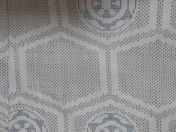 ワンタッチ着物　くらわん着物　正絹紬リメイク　本場白大島紬亀甲文様 また 身長 体重を備考欄にお書きください 幅出し 詰め等の寸法直しは致しておりません ご了承下さい