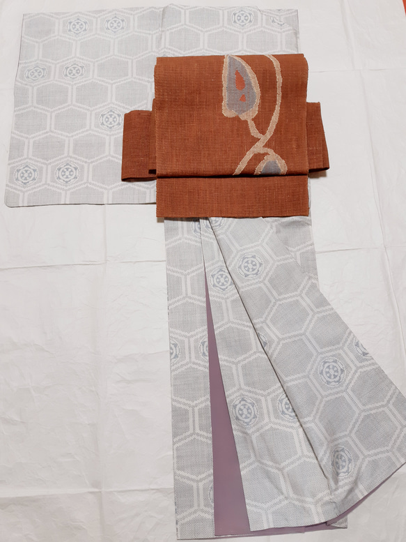 ワンタッチ着物　くらわん着物　正絹紬リメイク　本場白大島紬亀甲文様 また 身長 体重を備考欄にお書きください 幅出し 詰め等の寸法直しは致しておりません ご了承下さい