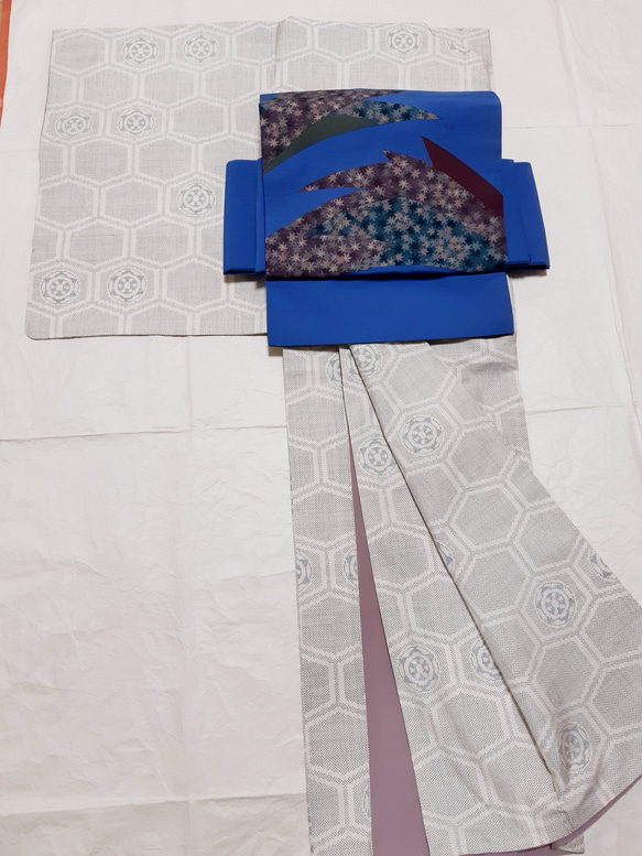 ワンタッチ着物　くらわん着物　正絹紬リメイク　本場白大島紬亀甲文様 また 身長 体重を備考欄にお書きください 幅出し 詰め等の寸法直しは致しておりません ご了承下さい