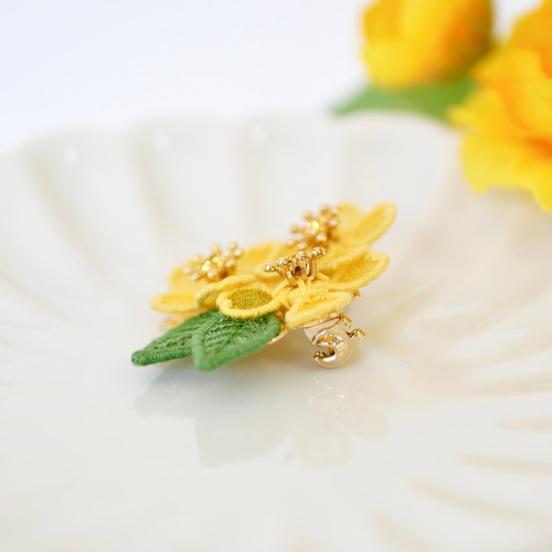 ヤマブキブローチ (受注生産/オーガンジー刺繍/フラワー/花/山吹 ヤマブキブローチ (受注生産/オーガンジー刺繍/フラワー/花/山吹