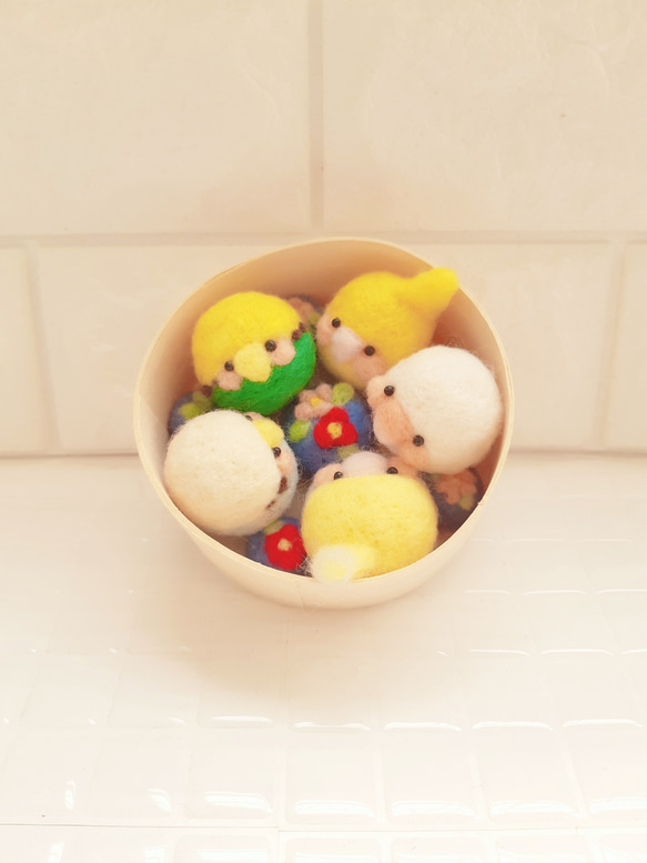 みーた0401 羊毛フェルト 作品 ぎゅうぎゅうネコ缶 handcraft_4977444702653