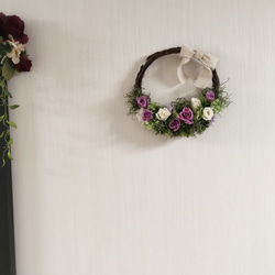 ナチュラルなプリザーブドフラワーハーフリース  パープル〜ホワイトの薔薇と紫陽花 6枚目の画像