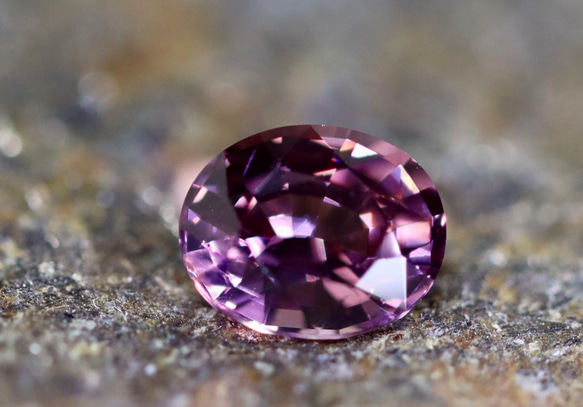 サファイア ピンクがかったパープル サファイア ルース 0.80 カラット オーバル カット 天然宝石 5枚目の画像