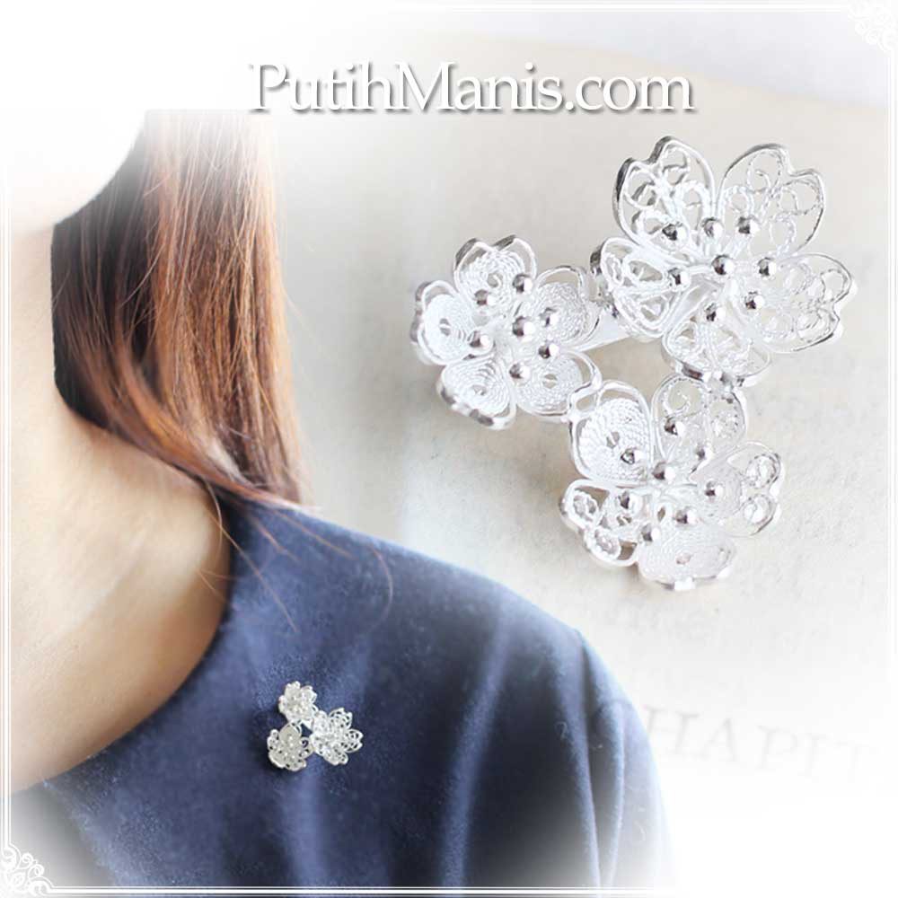 桜３輪の銀線細工のシルバーブローチ【silver925】フィリグリー [ch5152-si]