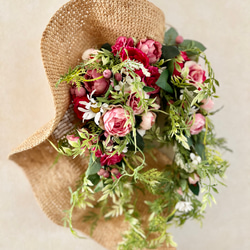 バラの花束に帽子を添えたスワッグ　母の日　玄関　記念日　お誕生日　プレゼント　ギフト　バラ 8枚目の画像