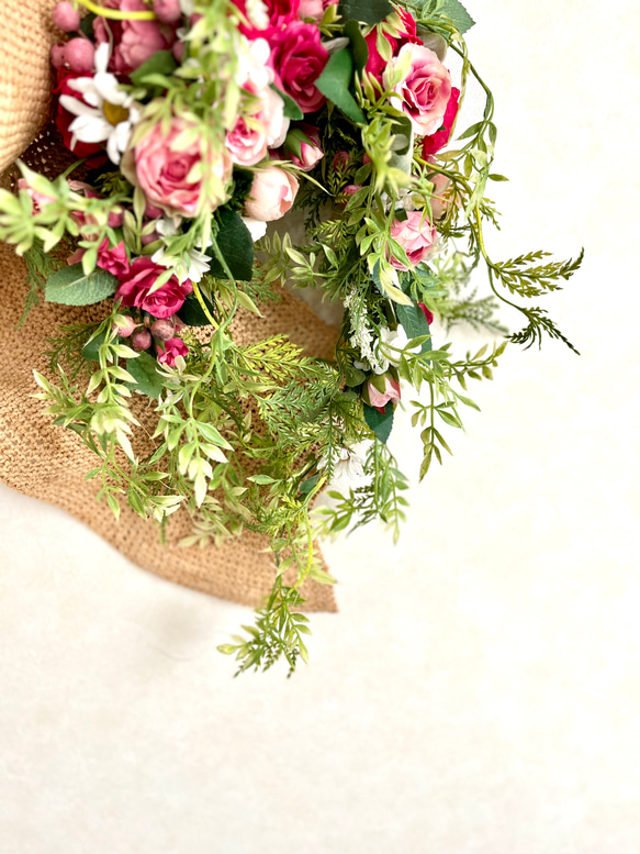 バラの花束に帽子を添えたスワッグ　母の日　玄関　記念日　お誕生日　プレゼント　ギフト　バラ 2枚目の画像
