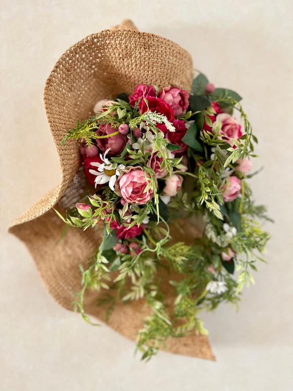 バラの花束に帽子を添えたスワッグ　母の日　玄関　記念日　お誕生日　プレゼント　ギフト　バラ 11枚目の画像