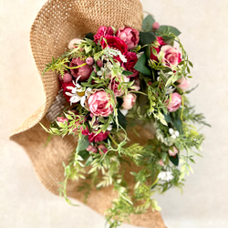 バラの花束に帽子を添えたスワッグ　母の日　玄関　記念日　お誕生日　プレゼント　ギフト　バラ 12枚目の画像