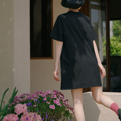 黑色 日系少女寬鬆百搭文字印花圓領T恤洋裝 日常出街休閒連身裙 第10張的照片