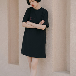 黑色 日系少女寬鬆百搭文字印花圓領T恤洋裝 日常出街休閒連身裙 第16張的照片