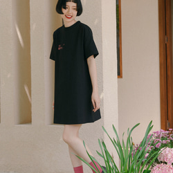 黑色 日系少女寬鬆百搭文字印花圓領T恤洋裝 日常出街休閒連身裙 第15張的照片