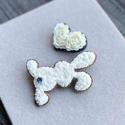 ビーズ刺繍のブローチ　-テディラビット&ハート-teddy rabbit & heart 4枚目の画像