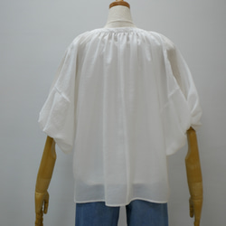 【期間限定　送料無料】【洗濯OK　全3カラー】涼しいボリューム袖ブラウス　白 3枚目の画像